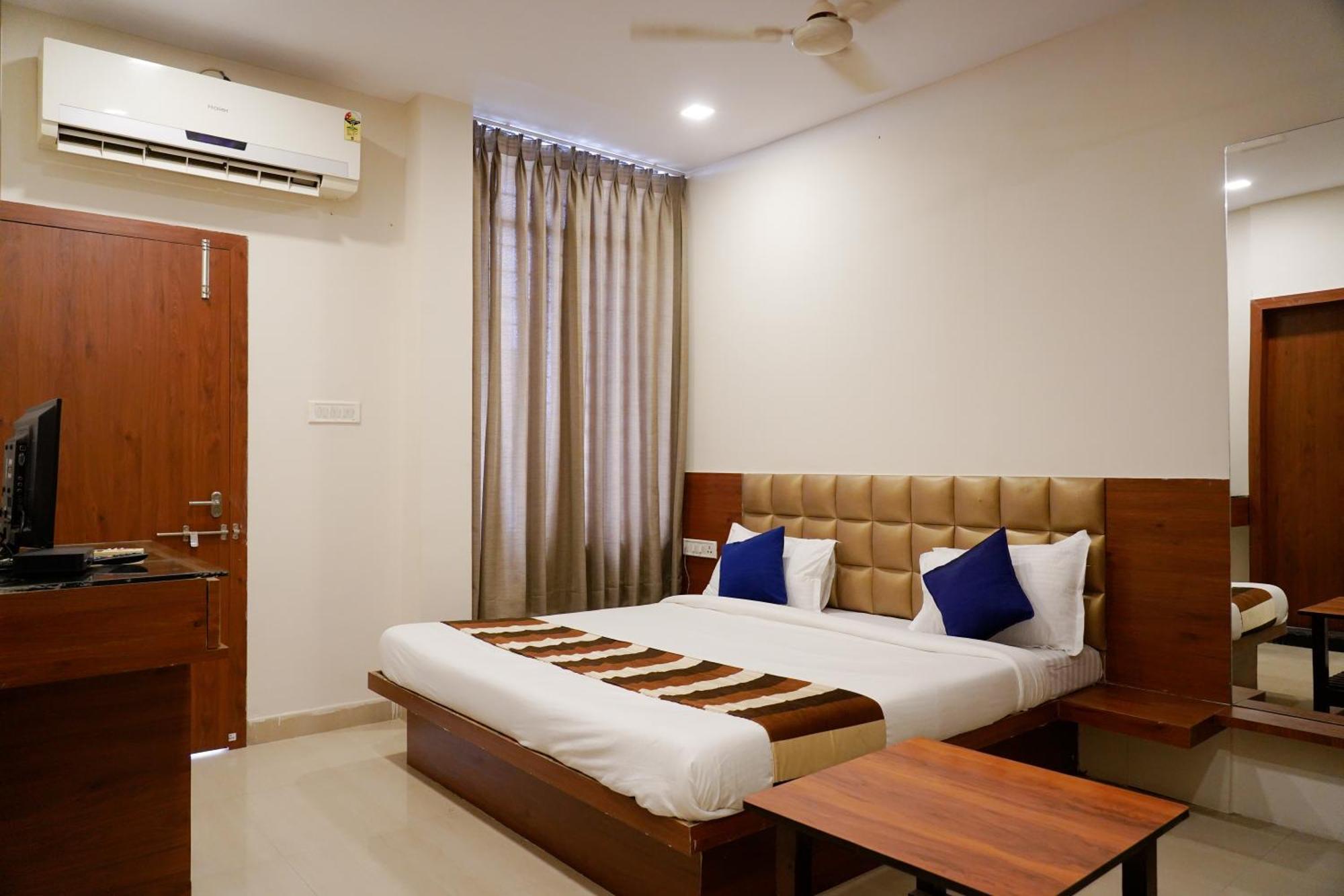 Hotel Suryodaya Ujjain Extérieur photo