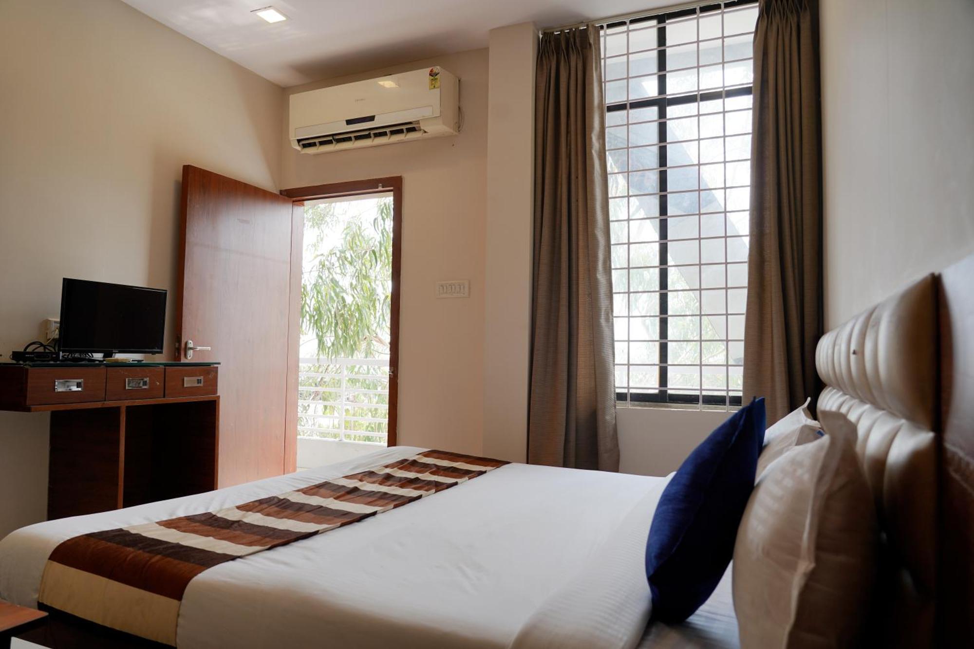 Hotel Suryodaya Ujjain Extérieur photo